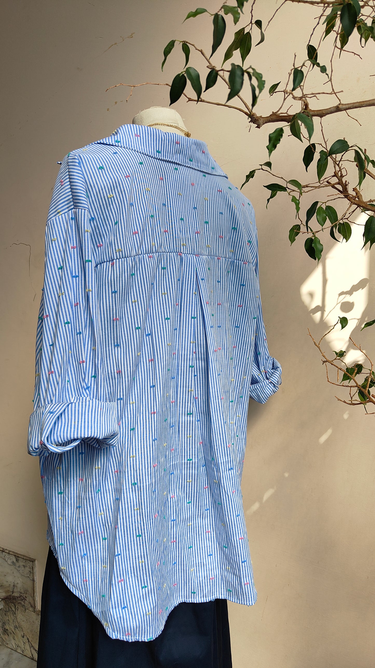 Camicia Riviera a Righe con Ricami Colorati