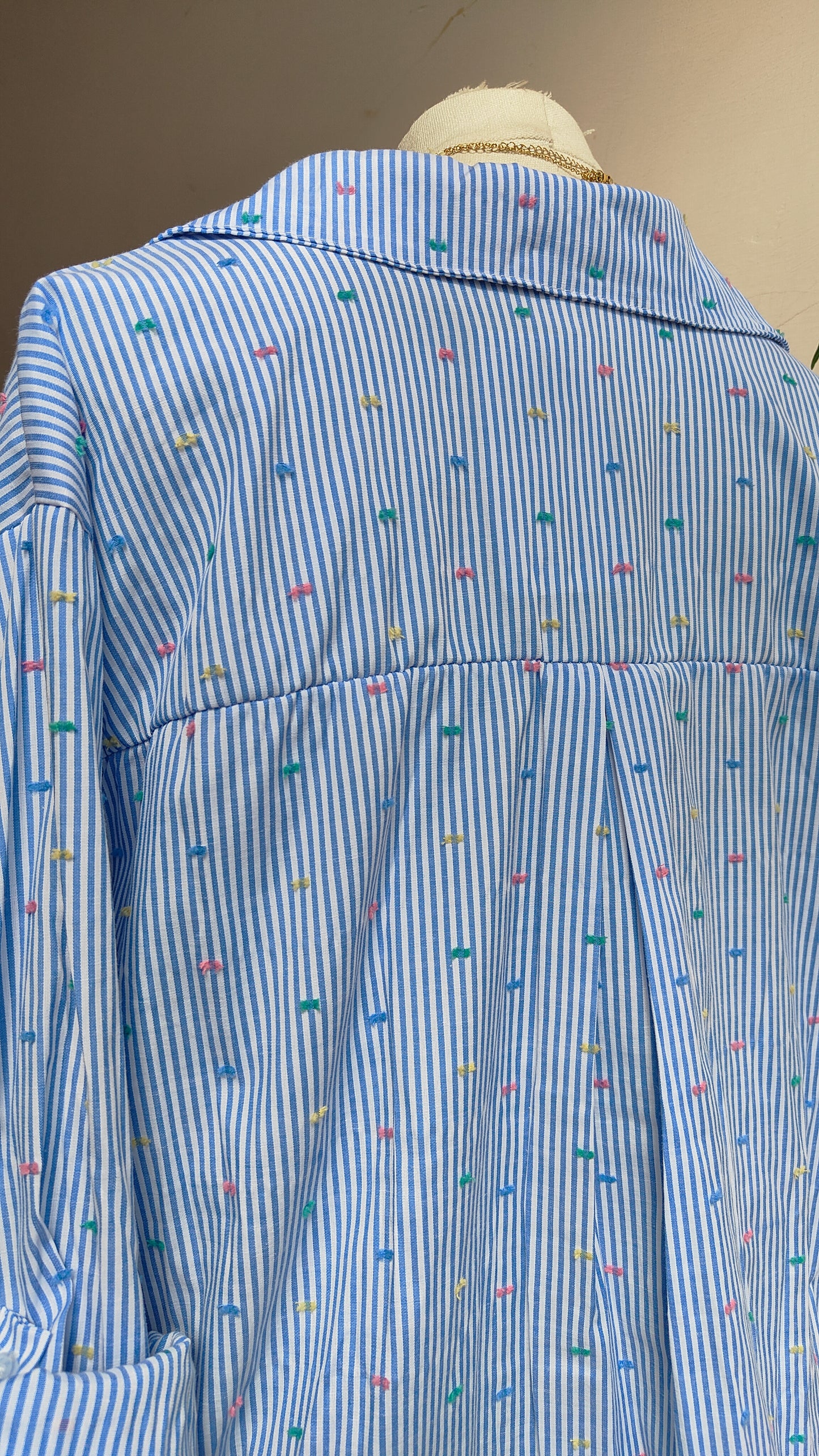 Camicia Riviera a Righe con Ricami Colorati