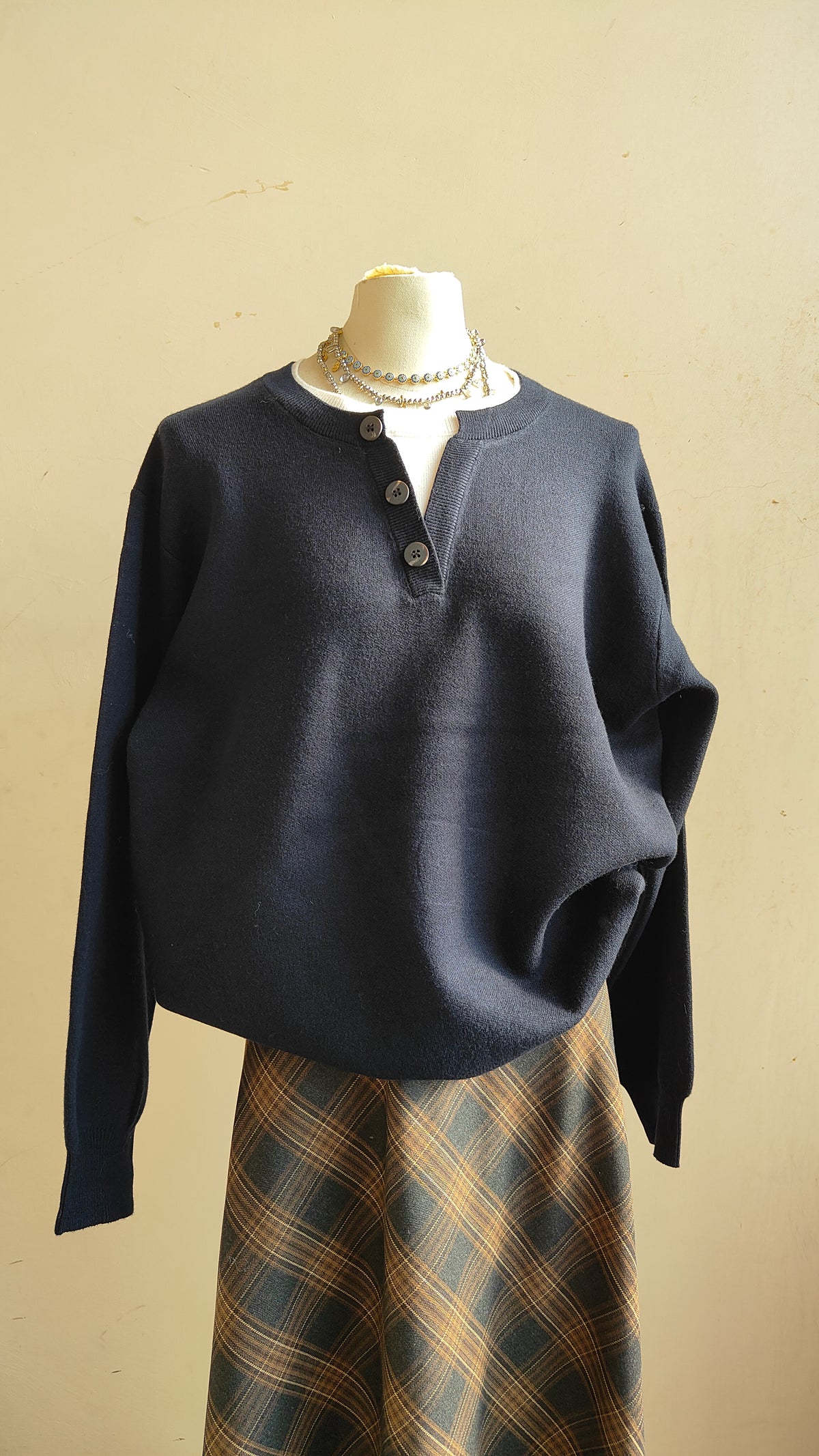 Maglia Isaline – Scollo con Bottoni