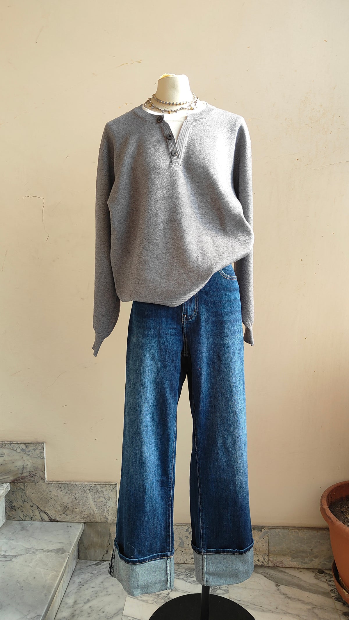 Maglia Isaline – Scollo con Bottoni
