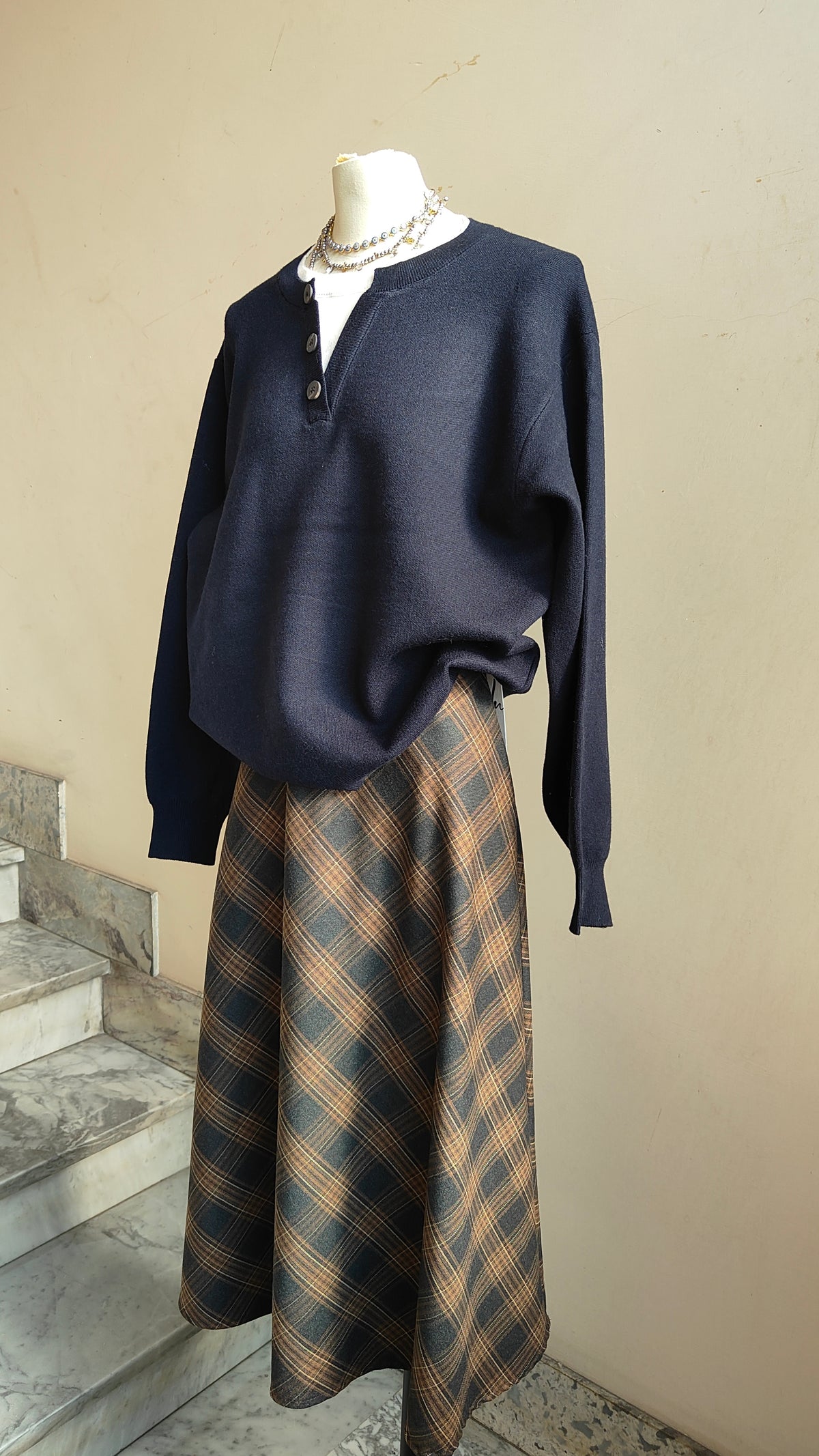 Maglia Isaline – Scollo con Bottoni