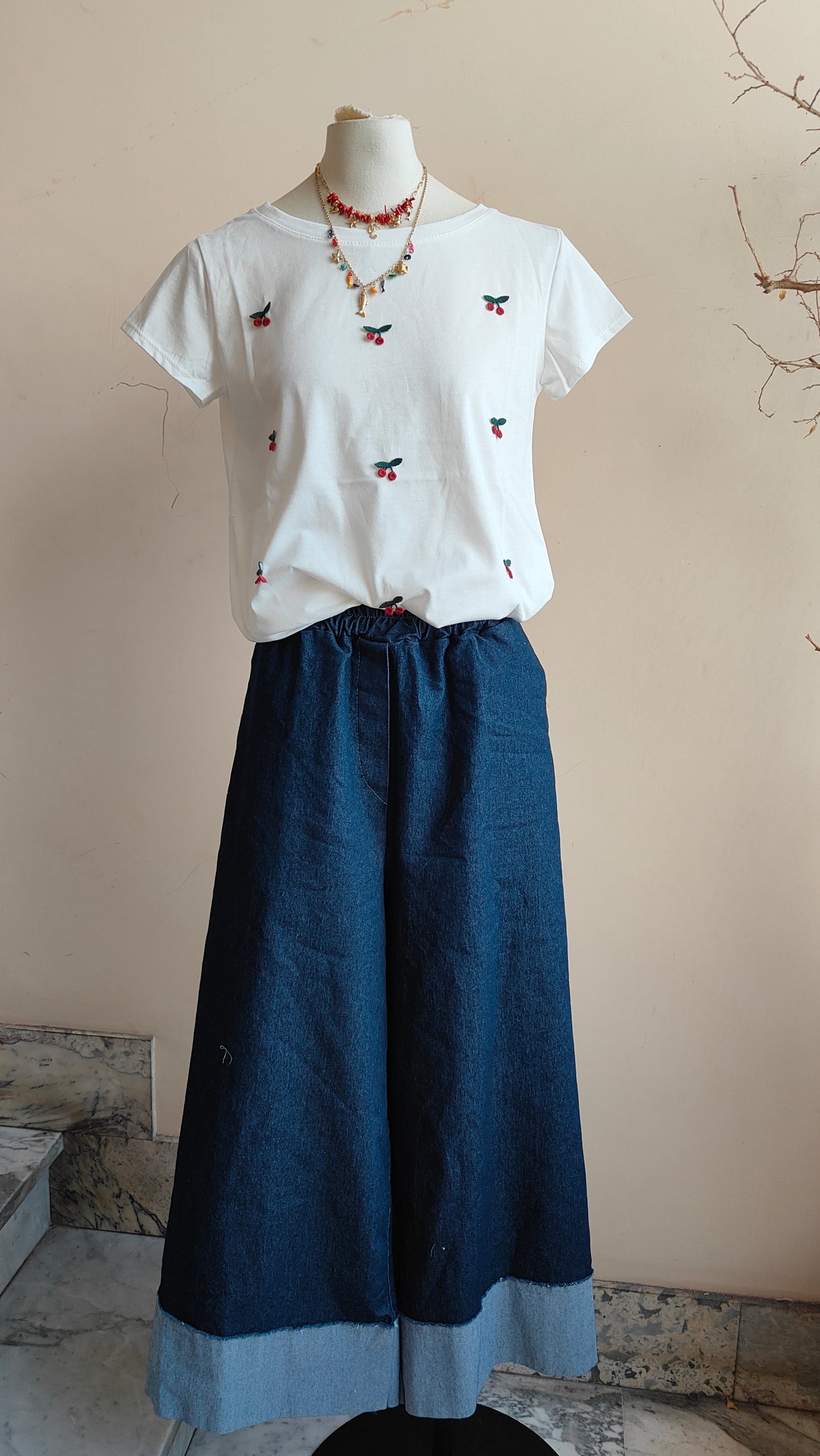 T-shirt Ciliegie Ricamate