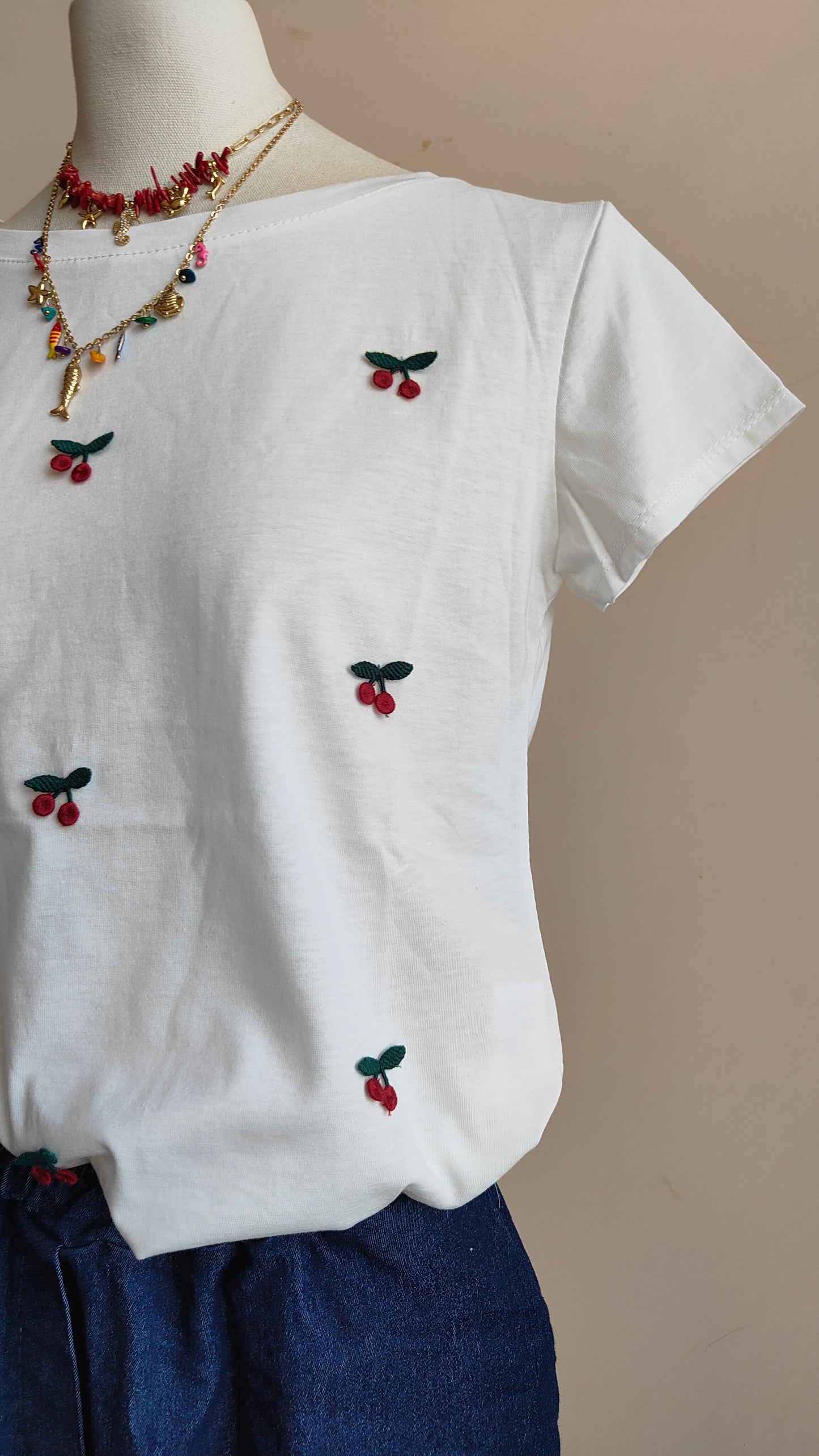 T-shirt Ciliegie Ricamate