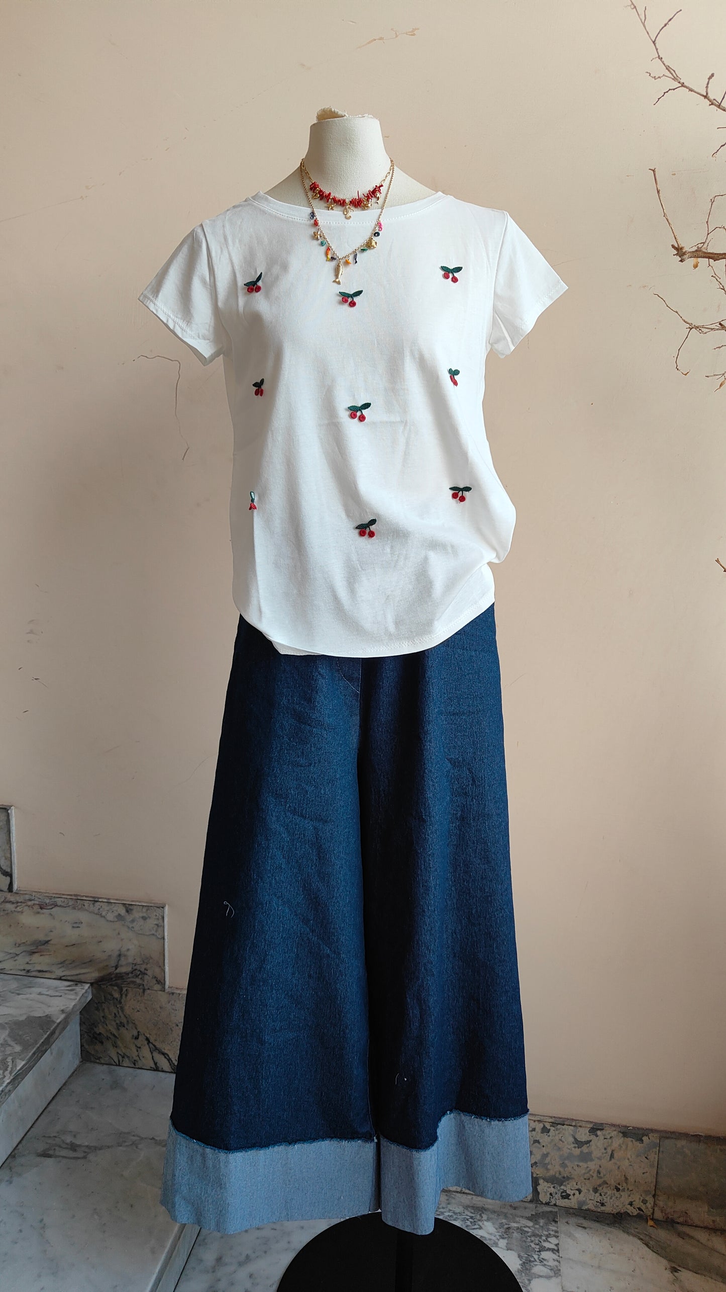 T-shirt Ciliegie Ricamate